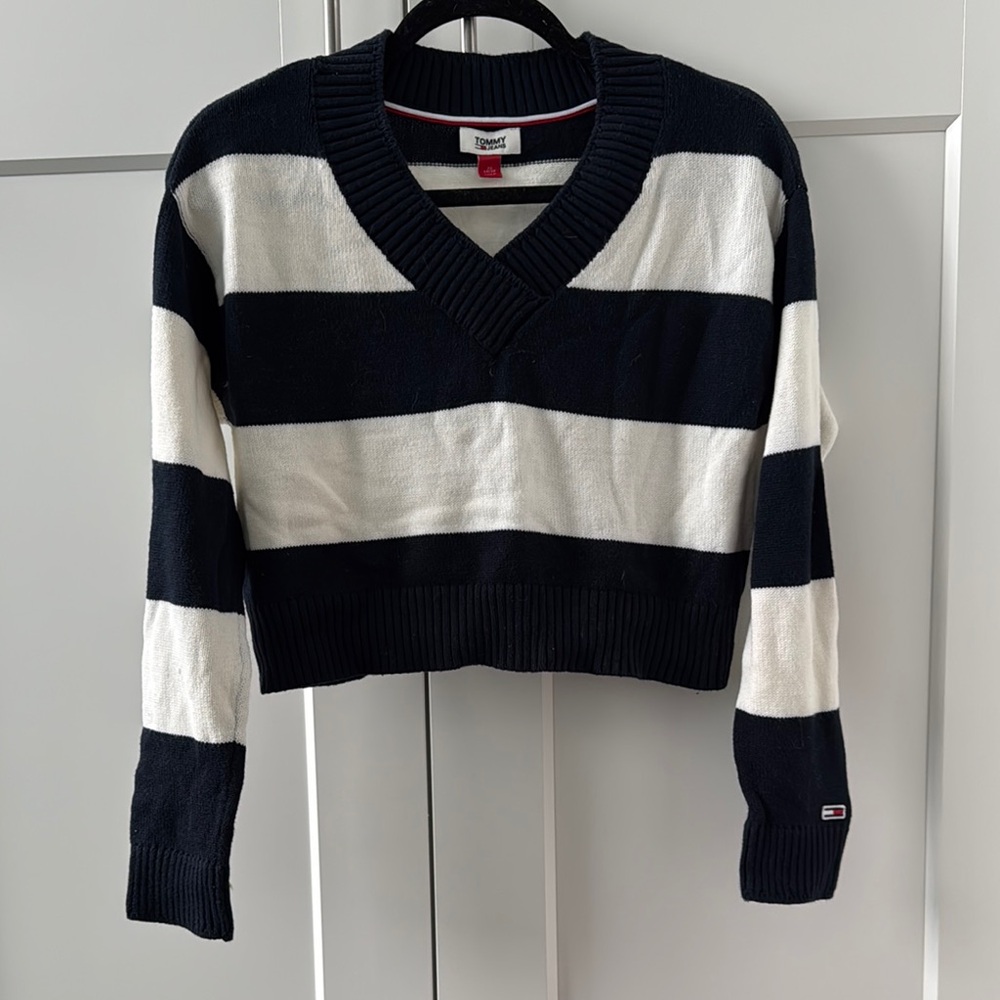 Tommy Hilfiger Women's Navy Blue and White Striped Sweater